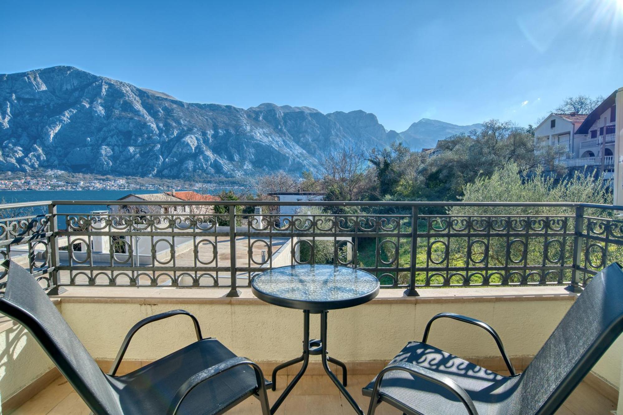 Luxurious 3-Bedroom Apartment By Mn Property Kotor Exterior foto